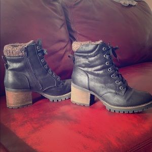 Carlos Santana Black boots size 9